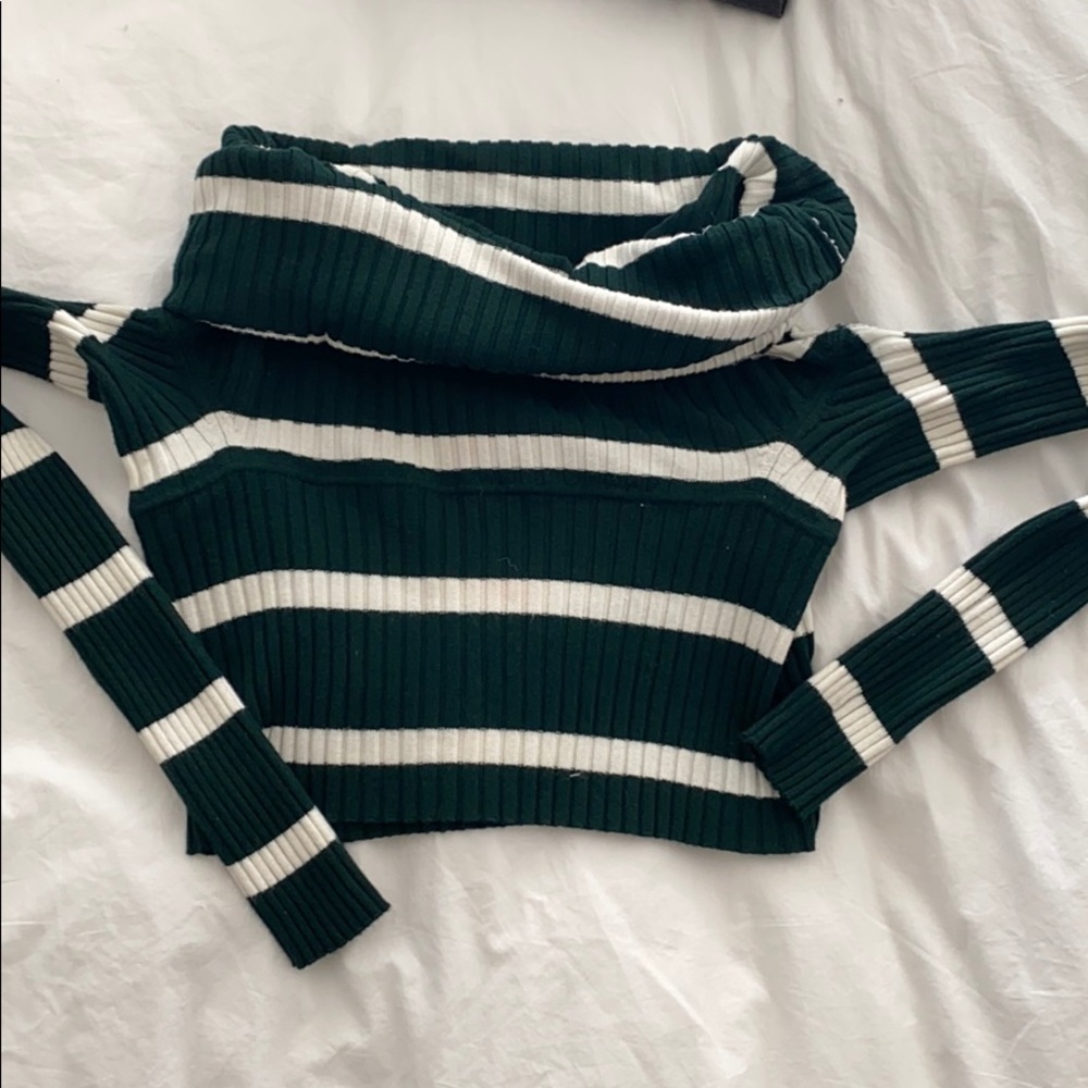 Did the shoulder green striped sweater